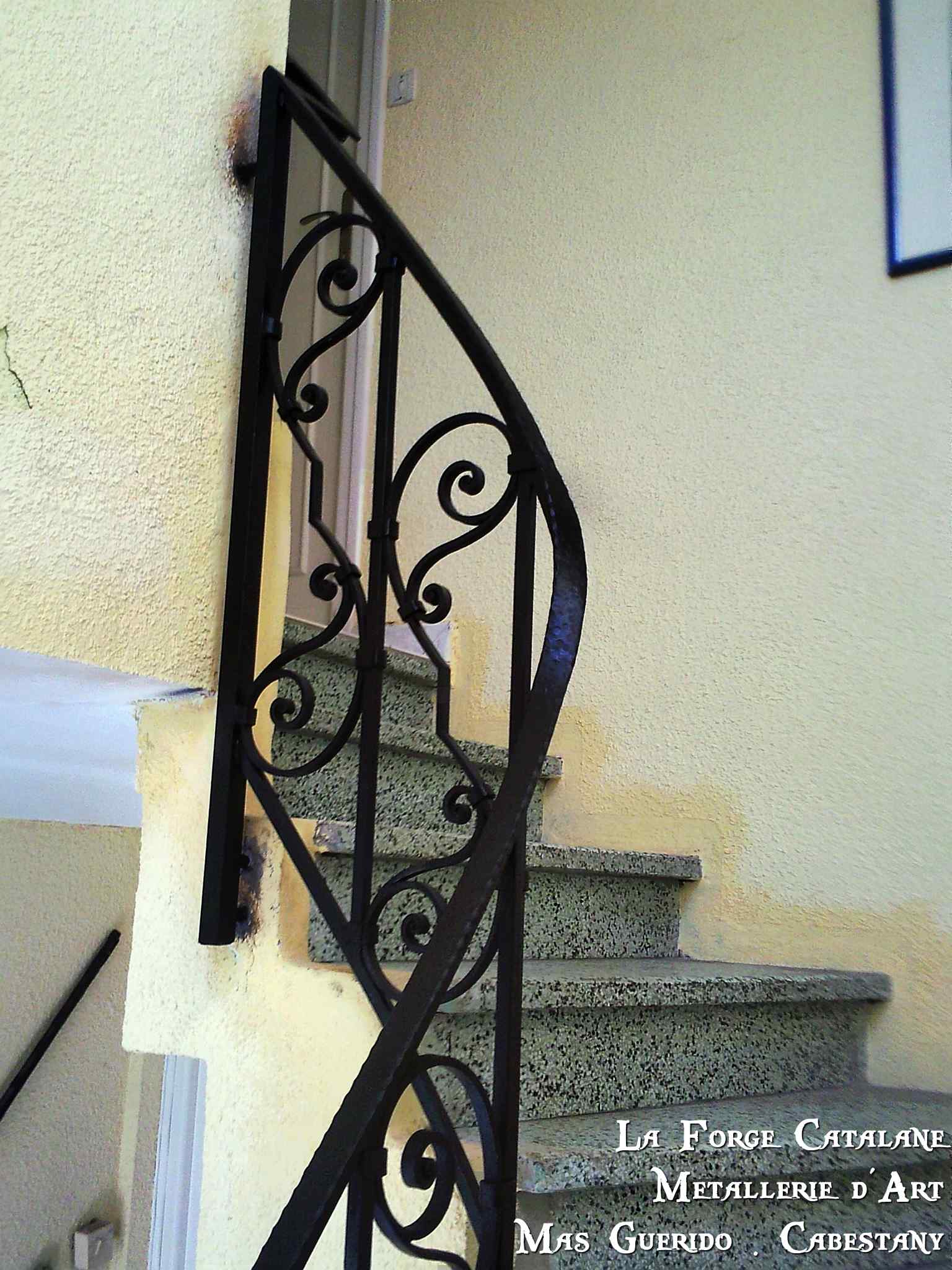 Rampe volutes debillardee main courante forge catalane 2.jpg